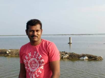 Mannai sathik sad interview about his personal life Mannai sathik: பேஸ்புக் இல்லன்னா நல்லா இருந்திருப்பேன்! இப்போ வாழ்க்கையே க்ளோஸ் - அழுது புலம்பும் மண்ணை சாதிக்