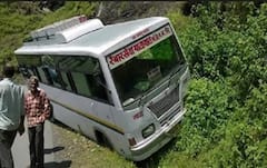 BREAKING: Tehri में यात्रियों से भरी बस पलटी, घायलों को भेजा गया अस्पताल