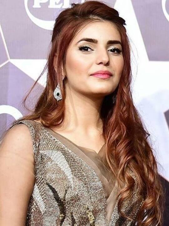 पाकिस्तान की मशहूर सिंगर मोमिना मुस्तेहसन (Momina Mustehsen) ने भी अली जफर को लेकर एक बयान दिया था, जिसके मुताबिक वह भी यौन उत्पीड़न का शिकार हुई हैं. हालांकि, इस बात की पुष्टी हम नहीं करते हैं. उनके पोस्ट को लेकर सोशल मीडिया पर किए जा रहे दावों के कारण ऐसी खबरें सामने आई थीं. उन्होंने यौन शोषण के खिलाफ हर महिलाओं को आवाजा उठाने कहा था.