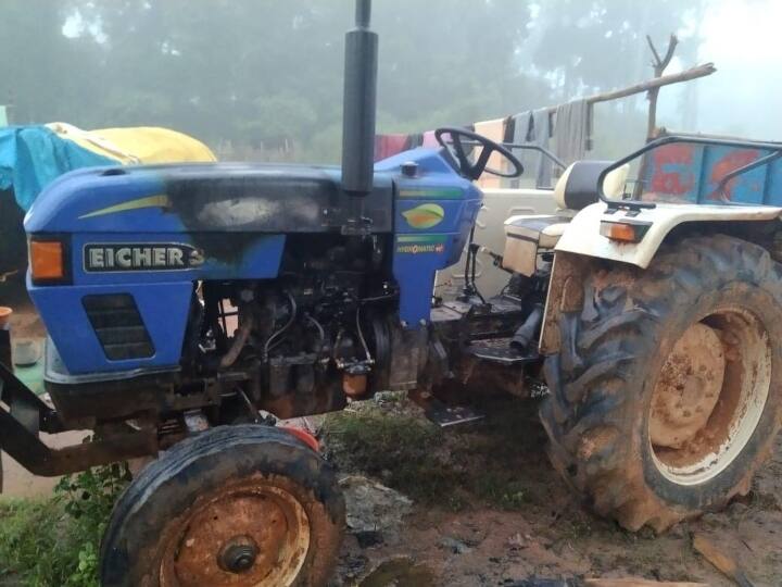 Bastar News: बस्तर में नक्सलियों ने वाहनों में लगाई आग, मजदूरों से मारपीट कर दी जान से मारने की धमकी
