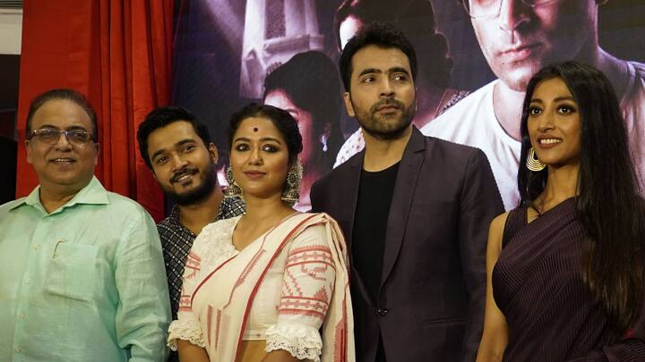 মুক্তি পেল অরিন্দম শীল (Arindam Sil)-এর নতুন ছবি 'ব্যোমকেশ হত্যামঞ্চ' (Byomkesh Hatyamancha)-র ট্রেলার। আগামী ১১ অগাস্ট বড়পর্দায় মুক্তি পাবে এই ছবি।