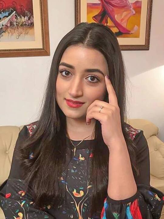एक्ट्रेस सबा बुखारी (Saba Bukhari) ने इंस्टाग्राम पोस्ट के जरिए कास्टिंग काउच के अपने एक्सपीरियंस का खुलासा किया था और बताया था कि कैसे एक रोल मिलने के बाद उन्हें कॉल करके उनसे अश्लील बातें की गई थीं. उन्हें साथ में सोने तक के लिए कहा गया था.