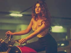 Dimple Hayathi: రాయల్ ఎన్‌ఫీల్డ్ బైక్‌పై డింపుల్ హయతి హాట్ ఫోజులు