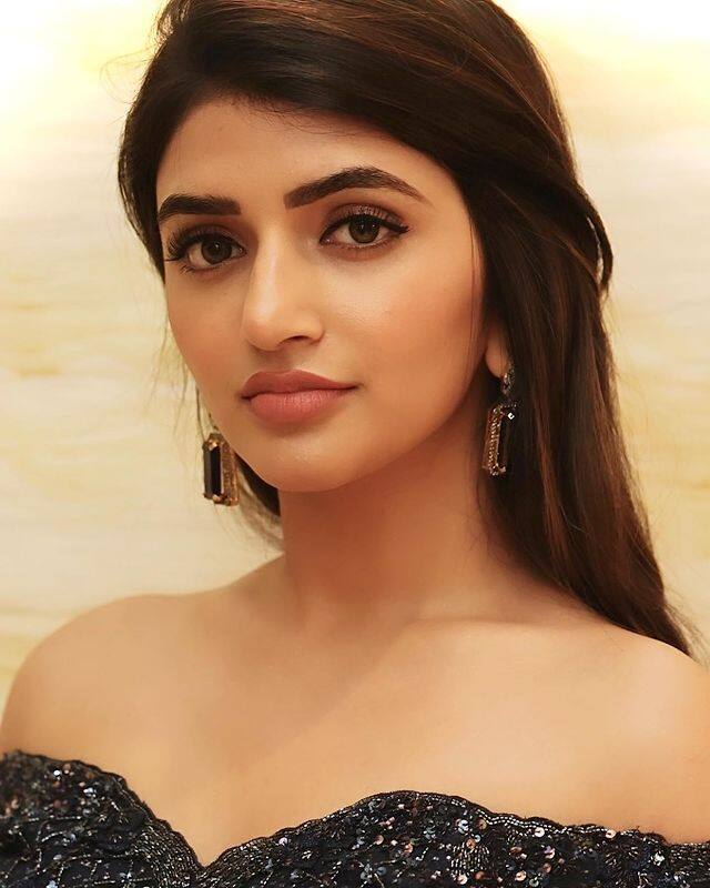 అలానే దిల్ రాజు అన్నయ్య కుమారుడు ఆశిష్ రెడ్డి రెండో సినిమా 'సెల్ఫిష్'లో శ్రీలీలను హీరోయిన్ గా తీసుకున్నారు.(Photo Courtesy: Sreeleela Instagram)