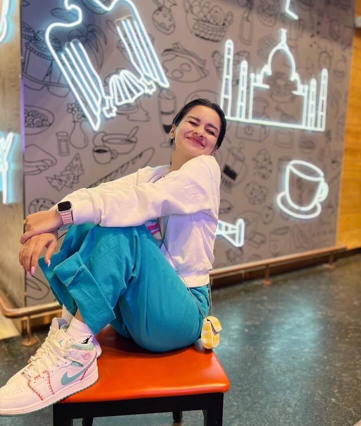 અવનીત કૌરને ટીવીની સુંદર અને પ્રતિભાશાળી અભિનેત્રીઓમાંની એક ગણવામાં આવે છે. આ સાથે અવનીત તેની તસવીરોને લઈને પણ ચર્ચામાં છે.