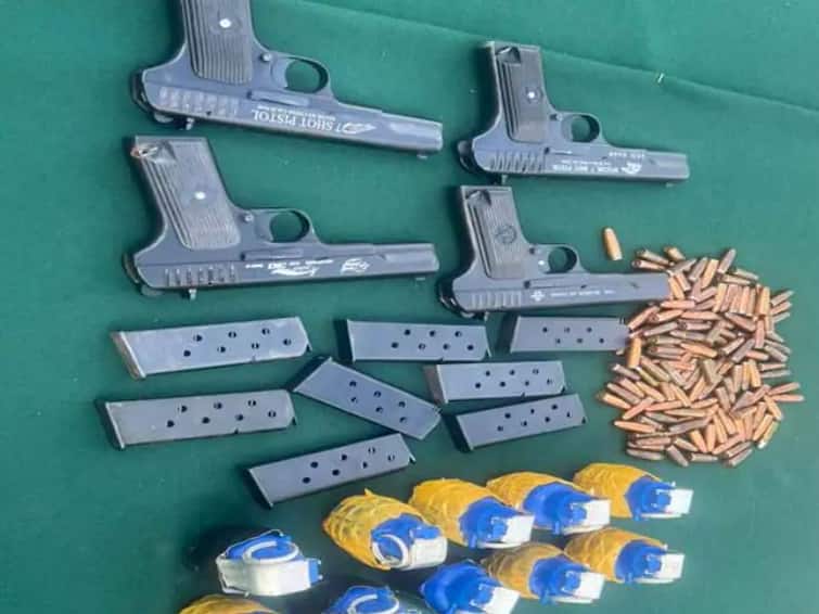2 terrorists arrested in jammu kashmir kupwara district large number of weapons recovered  Terrorists Arrested: જમ્મુ કાશ્મીરના કુપવાડામાં હુમલાની યોજના બનાવી રહેલા બે આતંકી ઝડપાયા, હથિયાર મળી આવ્યા