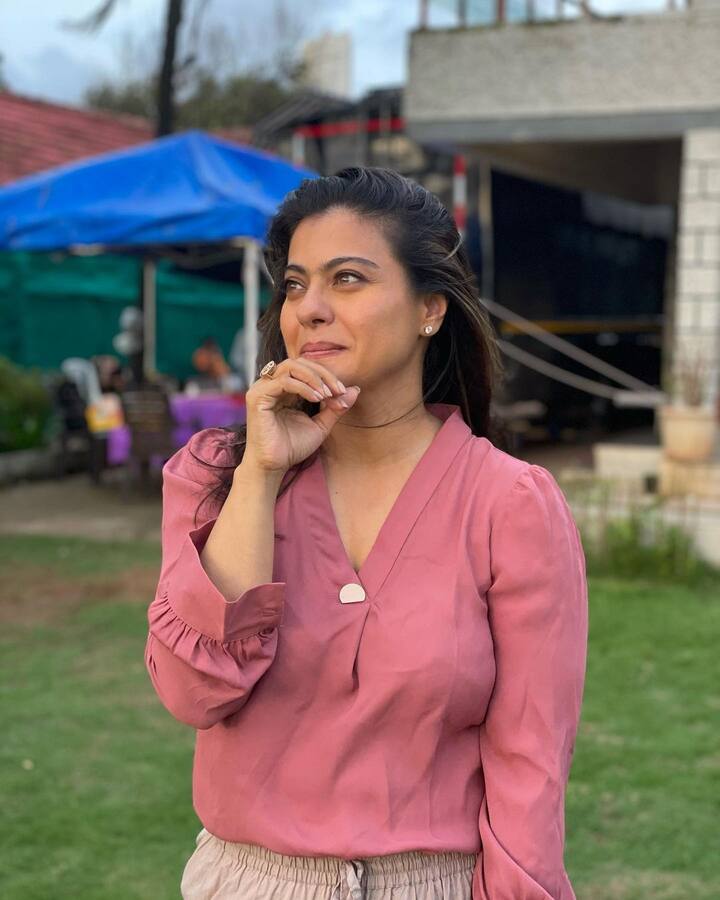 काजोल ने 90 के दशक में अपने करियर की शुरुआत फिल्म ‘बाजीगर’ से की थी और तब से उनका चार्म बरकरार है.