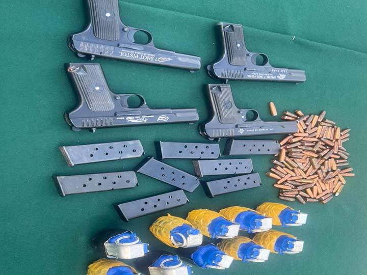 Two terrorists arrested in Jammu Kashmir Kupwara district large number of weapons recovered ann Terrorists Arrested: जम्मू कश्मीर के कुपवाड़ा में हमले की योजना बना रहे दो आतंकी गिरफ्तार, भारी संख्या में हथियार बरामद