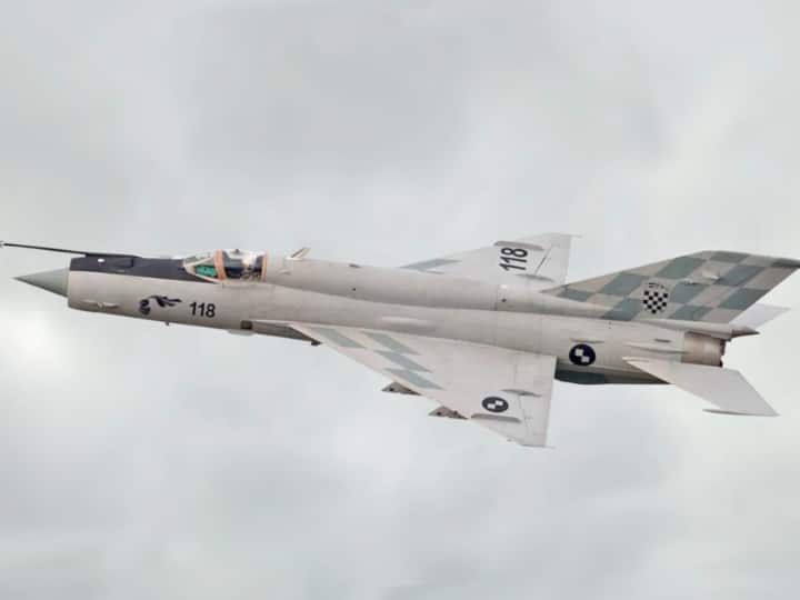 Indian Air Force Flying Coffin MiG 21 as more than 200 pilots died in 400 plane crashes Explainer: वायुसेना के इस ‘उड़ते ताबूत’ ने ली 200 से अधिक पायलट की जान, आखिर मिग-21 की विदाई कब?