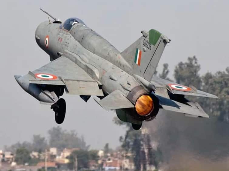 IAF retiring one MiG-21 squadron by September end, entire fleet to be phased out by 2025 20 மாதத்தில் 6 விபத்துக்கள்... 5 விமானிகள் மரணம்... MiG-21 விமானங்களுக்கு விடை கொடுக்க முடிவு!