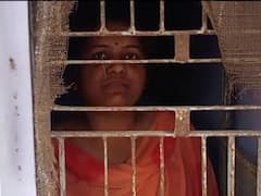 Banda News: सरकारी आवास खाली नहीं करने पर संविदा डॉक्टर के कमरे में लगाया ताला, CMO बोले- दोषी पर होगी कार्रवाई