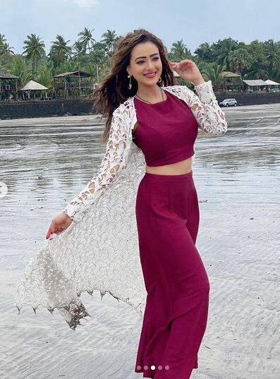 ਇਸ ਤੋਂ ਬਾਅਦ ਕਾਵਿਆ ਆਪਣੇ ਪਤੀ ਤੋਂ ਤਲਾਕ ਲੈ ਕੇ ਵਨਰਾਜ ਨਾਲ ਵਿਆਹ ਕਰਵਾਉਣ ਦੀ ਪੂਰੀ ਕੋਸ਼ਿਸ਼ ਕਰਦੀ ਹੈ ਅਤੇ ਬਾਅਦ 'ਚ ਉਹ ਇਸ 'ਚ ਸਫਲ ਵੀ ਹੋ ਜਾਂਦੀ ਹੈ।