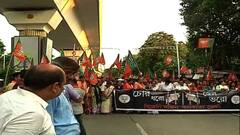 BJP Rally : বেহালায় মিছিল করে গিয়ে পার্থ-র বিধায়ক কার্যালয়ে গঙ্গাজল ছেটালেন বিজেপি কর্মীরা