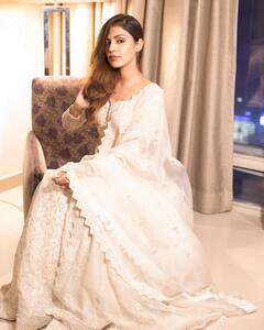 Rhea Chakraborty Photos: ముద్దుగా మైమరుపుగా మురిపిస్తోన్న రియా