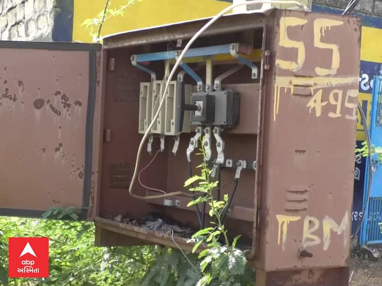 Amreli News Gross negligence of PGVCL in Savarkundla city and rural area, electrical boxes are left open in many places AMRELI : સાવરકુંડલા શહેર અને ગ્રામ્ય વિસ્તારમાં PGVCLની ઘોર બેદરકારી, અનેક જગ્યાએ વીજપેટીઓ ખુલ્લી હાલતમાં