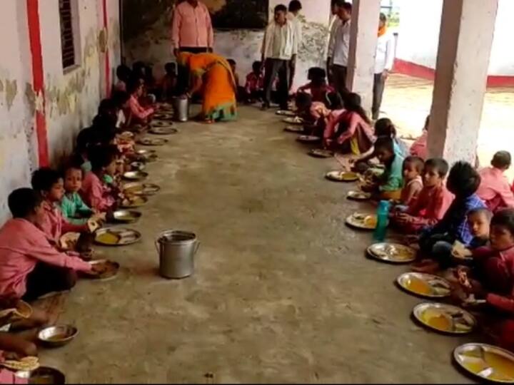 Ghazipur News: तीन महीने से स्कूलों को नहीं मिल रहा मिड डे मील का पैसा, उधारी से चल रहा काम Uttar Pradesh Ghazipur basic education department Schools are not getting Midday Meal Scheme for three months ann Ghazipur News: तीन महीने से स्कूलों को नहीं मिल रहा मिड डे मील का पैसा, उधारी से चल रहा काम