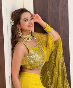 Mithun Chakraborty की बहू Madalsa Sharma हैं हुस्न परी, ये खूबसूरत तस्वीरें हैं इस बात का सबूत