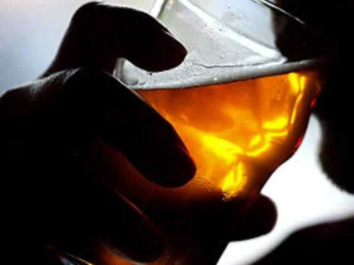 Ahmedabad Hooch Tragedy Baldev Jala consumed poisonous liquor facing vision loss report sent to botad police Ahmedabad News: युवक ने किया था 'जहरीली शराब' का सेवन, अब दिखाई देना हुआ बंद, बोटाद पुलिस को भेजी गई रिपोर्ट
