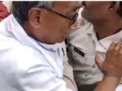 Madhya Pradesh: जिला पंचायत अध्यक्ष चुनाव के दौरान दिग्विजय सिंह और पुलिस के बीच धक्कामुक्की, पूर्व सीएम ने लगाए ये आरोप