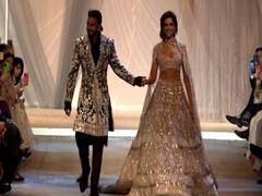 Ranveer - Deepika Ramp walk : न्युड फोटोशूटनंतर रणवीरचा पत्नी दिपीकासह रॅम्प वॉक