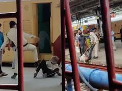 Jabalpur News: जबलपुर रेलवे स्टेशन पर सिपाही ने बुजुर्ग को बेरहमी से पीटा, Video Viral होने पर सस्पेंड