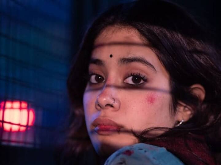 Actress Janhvi kapoor Photos : கத்தரி பூவழகி கரையா பொட்டழகி..! ஜான்வி கபூரின் அசத்தல் க்ளிக்ஸ்!