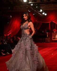 Shilpa Shetty Pics: कट आउट गाउन पहन रैप पर जलवे बिखेऱती दिखीं शिल्पा शेट्टी, खूबसूरत अदाएं जीत लेंगी दिल !