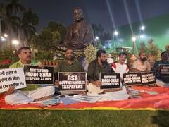 Parliament Protest: 'गांधी जी की प्रतिमा के पास चिकन खा रहे', राज्यसभा के निलंबित सांसदों के धरने पर प्रह्लाद जोशी का बड़ा हमला