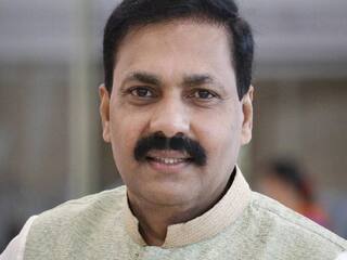 Nellore district police arrest loan recover agents harassing Minister வாங்காத ரூ.8.50 லட்சம் கடனை கட்டச் சொல்லி அமைச்சருக்கு தொந்தரவு - சென்னையில் 4 பேர் கைது