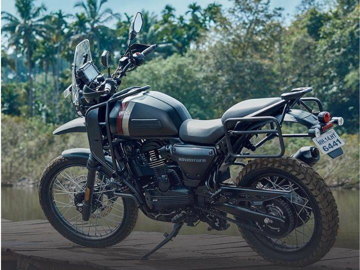 Yezdi Adventure: येझदी अॅडव्हेंचर बाईक 334cc सिंगल सिलेंडर 4 स्ट्रोक लिक्विड कूल्ड DOHC इंजिनसह येते. जी 30.2 PS पॉवर आणि 29.9 Nm पीक टॉर्क निर्माण करू शकते. याचे इंजिन 6-स्पीड गिअरबॉक्सशी जोडलेली आहे. यात एलईडी हेडलाइट युनिट, एलसीडी डिजिटल डिस्प्ले आहे. यासोबतच यात टर्न-बाय-टर्न नेव्हिगेशन आणि ब्लूटूथद्वारे कंपनीच्या अॅपशी कनेक्टिव्हिटीची सुविधाही मिळते. या बाईकची एक्स-शोरूम किंमत 2.15 रुपये आहे.