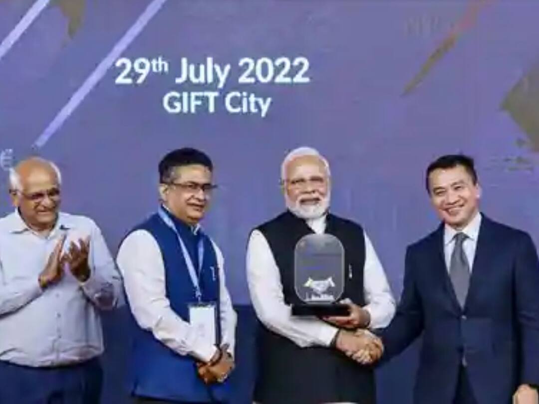 pm modi launce India 1st international bullion exchange India's 1st international bullion exchange : देशातील पहिले आंतरराष्ट्रीय बुलियन एक्स्चेंज सुरू, सोने आयात करणे सोपे होणार 