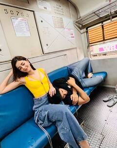 Liger Promotion Pics : 'लायगर'च्या प्रमोशनसाठी विजय देवरकोंडा आणि अनन्या पांडेचा मुंबई लोकलने प्रवास