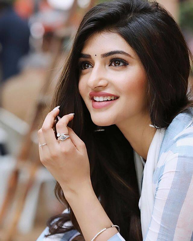 సితారా ఎంటర్టైన్మెంట్స్ సంస్థ శ్రీలీలతో రెండు సినిమాలకు అగ్రిమెంట్ చేసుకుంది. ప్రస్తుతం ఈ బ్యానర్ లో నవీన్ పోలిశెట్టి, వైష్ణవ్ తేజ్ హీరోలుగా సినిమాలను తెరకెక్కిస్తున్నారు.(Photo Courtesy: Sreeleela Instagram)