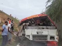 Aligarh Bus Accident: दिल्ली से फर्रुखाबाद जा रही बस अलीगढ़ में पलटी, एक महिला की मौत, 25 घायल