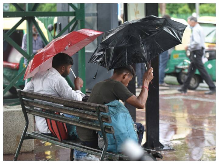 Light Rain In Several Parts Of Delhi, More Predicted For Saturday Light Rain In Several Parts Of Delhi, More Predicted For Saturday