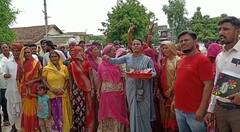 Banaskantha : લઠ્ઠાકાંડના ઘેરા પ્રત્યાઘાત, થરાદમાં બહેનો ઉતરી ગઇ રસ્તા પર