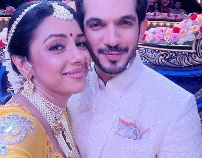 Rupali Ganguly Photos: ਸਟਾਰ ਪਲੱਸ ਦੇ ਮਸ਼ਹੂਰ ਸ਼ੋਅ ਅਨੁਪਮਾ 'ਚ ਅਨੁਪਮਾ ਦਾ ਕਿਰਦਾਰ ਨਿਭਾ ਕੇ ਘਰ-ਘਰ ਆਪਣੀ ਵੱਖਰੀ ਪਛਾਣ ਬਣਾਉਣ ਵਾਲੀ ਰੂਪਾਲੀ ਗਾਂਗੁਲੀ ਹਮੇਸ਼ਾ ਕਿਸੇ ਨਾ ਕਿਸੇ ਕਾਰਨ ਸੁਰਖੀਆਂ 'ਚ ਰਹਿੰਦੀ ਹੈ।