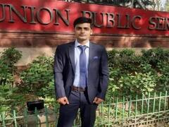 Jharkhand: IAS की परीक्षा पास करने की झूठी खबर फैलाकर युवक ने CM हेमंत सोरेन के हाथों लिया सम्मान