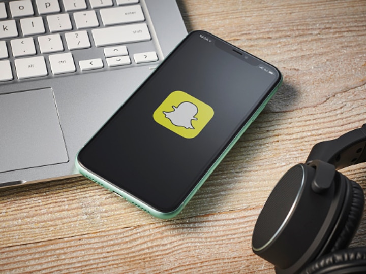 Snapchat to Pay Music Artists Up to $100,000 per Month for Songs