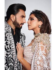 Ranveer Deepika Pics: एक-दूसरे की आंखों में डूबे नजर आए रणवीर-दीपिका, रॉयल लुक में लगे परफेक्ट कपल