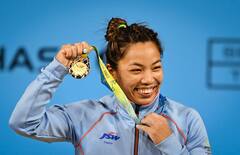 Chanu Wins Gold: সোনা জয়ের পথে ২০১ কেজি ওজন তুলে তাক লাগালেন চানু