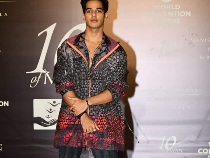 Ishaan Khatter was spotted at the Mijwan Fashion show 2022 in a funky printed kurta shirt and printed grey trousers with black shoes. Check out Ishaan Khatter's pics.