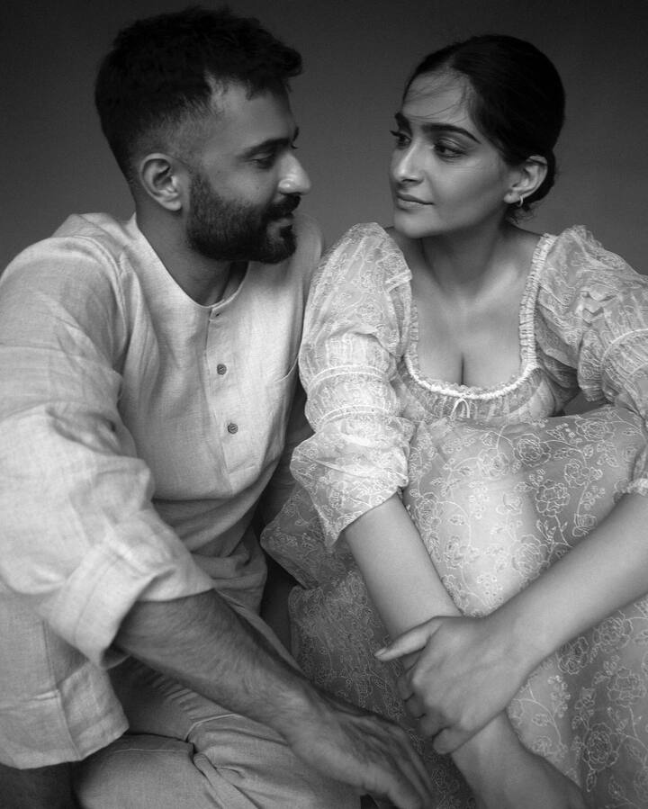 सोनम लिखती हैं, 'मेरे पति, आप निस्वार्थ, समर्पित और दयालू हैं. मैंने जिंदगी में जरूर कुछ अच्छा किया होगा, जो मुझे इतना सारा प्यार मिल रहा है. आपके मुकाबले न कोई है और न होगा. जन्मदिन की बहुत सारी बधाइयां हों मेरे बास्केटबॉल के दीवाने और सोलमेट'.
