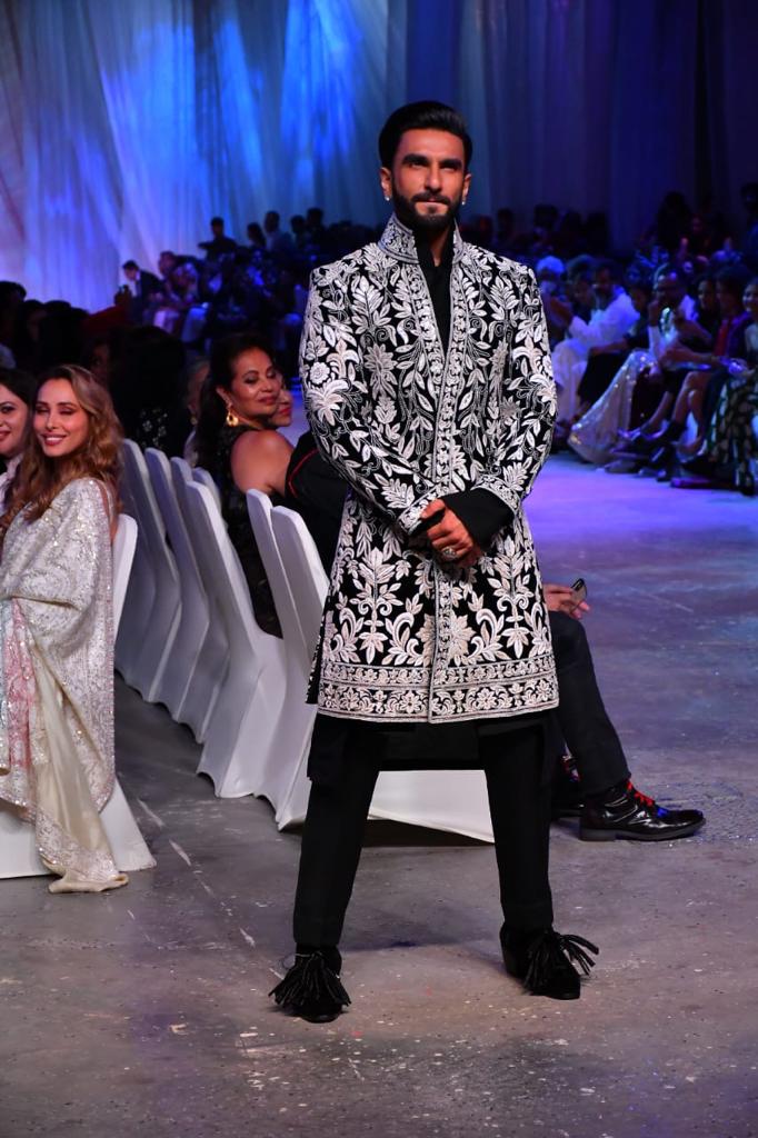 Ranbir Kapoor strikes a pose at the Men for Mijwan fashion show Photo