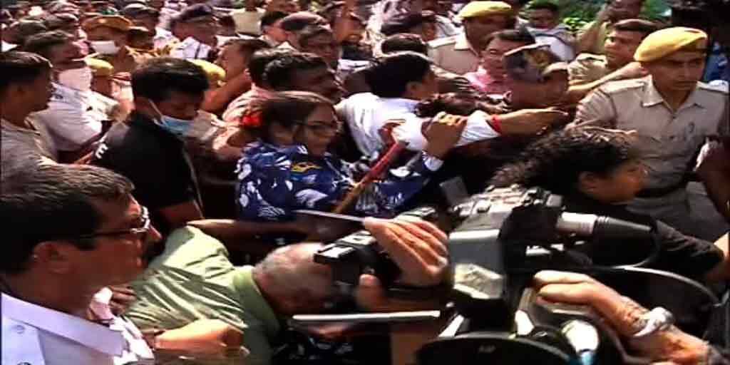 Kolkata Chaos at Kolkata BJP Rally Sukanta Mazumdar regarding protest in SSC Recruitment Scam BJP Rally : SSC দুর্নীতিকাণ্ডের প্রতিবাদে হাজরা মোড়ে বিজেপির বিক্ষোভ ঘিরে ধুন্ধুমার, সুকান্ত সহ আটক ৩০