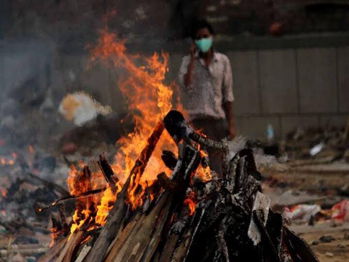 Nagpur Two people burnt to death after pouring diesel on a burning body one seriously injured நாக்பூர்: இறந்தவரின் எரியும் உடலின் மீது டீசலை ஊற்றிய இரண்டு பேர் எரிந்து பலி… ஒருவர் படுகாயம்!
