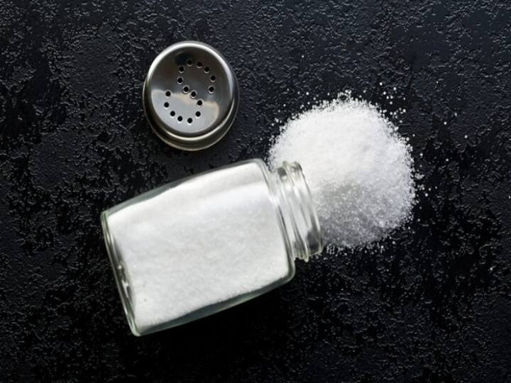 Excessive salt consumption leads to high blood pressure Too much of salt leads to High BP உணவில் அதிகமா உப்பு சேர்த்தீங்கன்னா.. மும்பை மாநகராட்சி ஆய்வு கொடுத்த எச்சரிக்கை