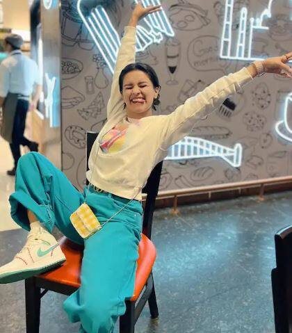 ਅਵਨੀਤ ਕੌਰ ਨੇ ਕੁਝ ਸਮਾਂ ਪਹਿਲਾਂ ਆਪਣੀਆਂ ਤਸਵੀਰਾਂ ਸ਼ੇਅਰ ਕੀਤੀਆਂ ਹਨ। ਇੰਨੇ ਘੱਟ ਸਮੇਂ ਵਿੱਚ ਇੱਕ ਲੱਖ ਤੋਂ ਵੱਧ ਲਾਈਕਸ ਮਿਲ ਚੁੱਕੇ ਹਨ।