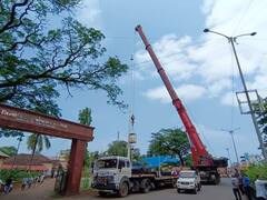 PHOTO : देशभक्तीला सलाम; ध्वजस्तंभाच्या दुरूस्तीसाठीचे पाच लाख रुपये नाकारले
