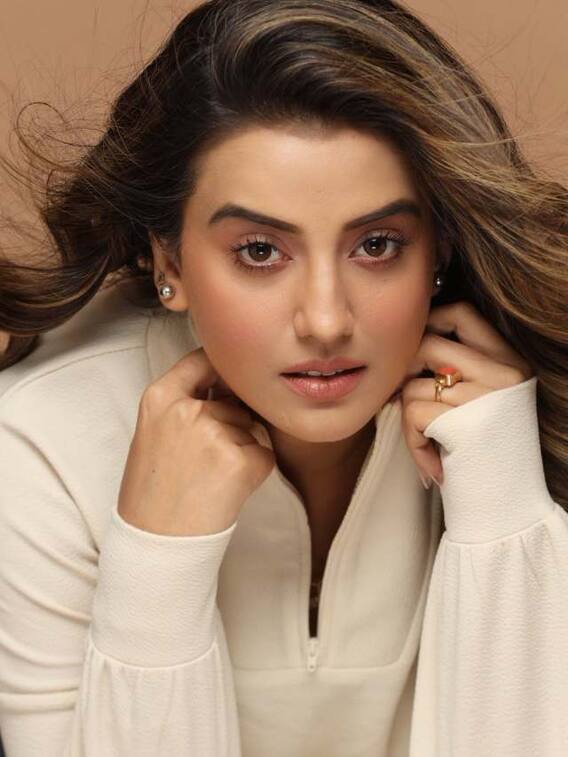 कितनी पढ़ी लिखी हैं भोजपुरी क्वीन अक्षरा सिंह?